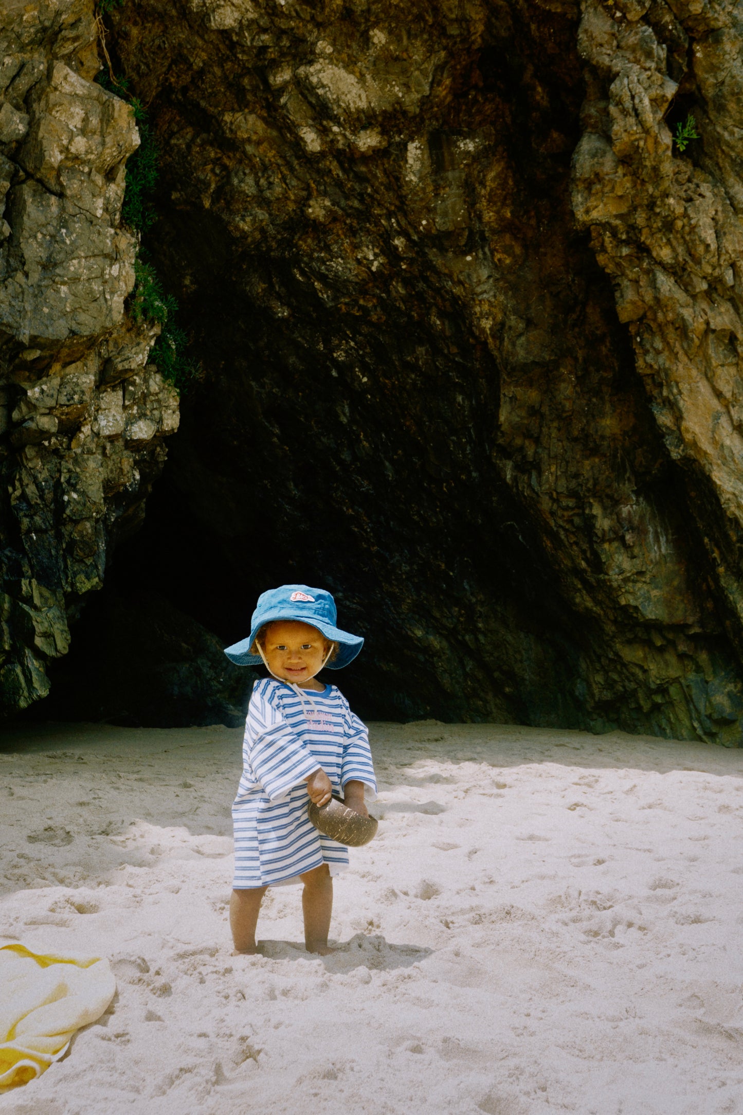 Back bucket hat