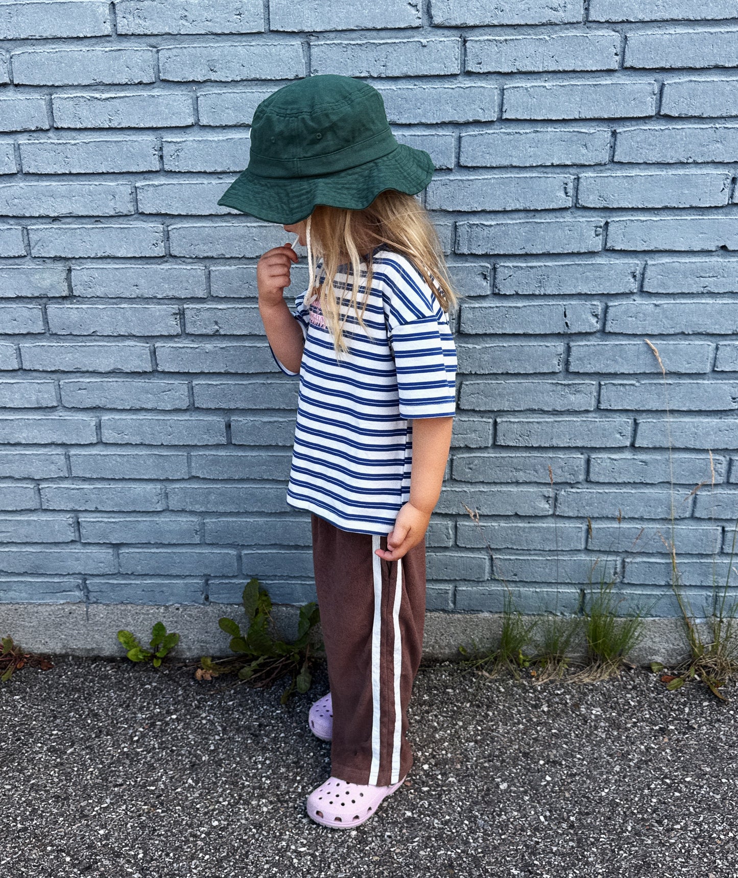 Back bucket hat