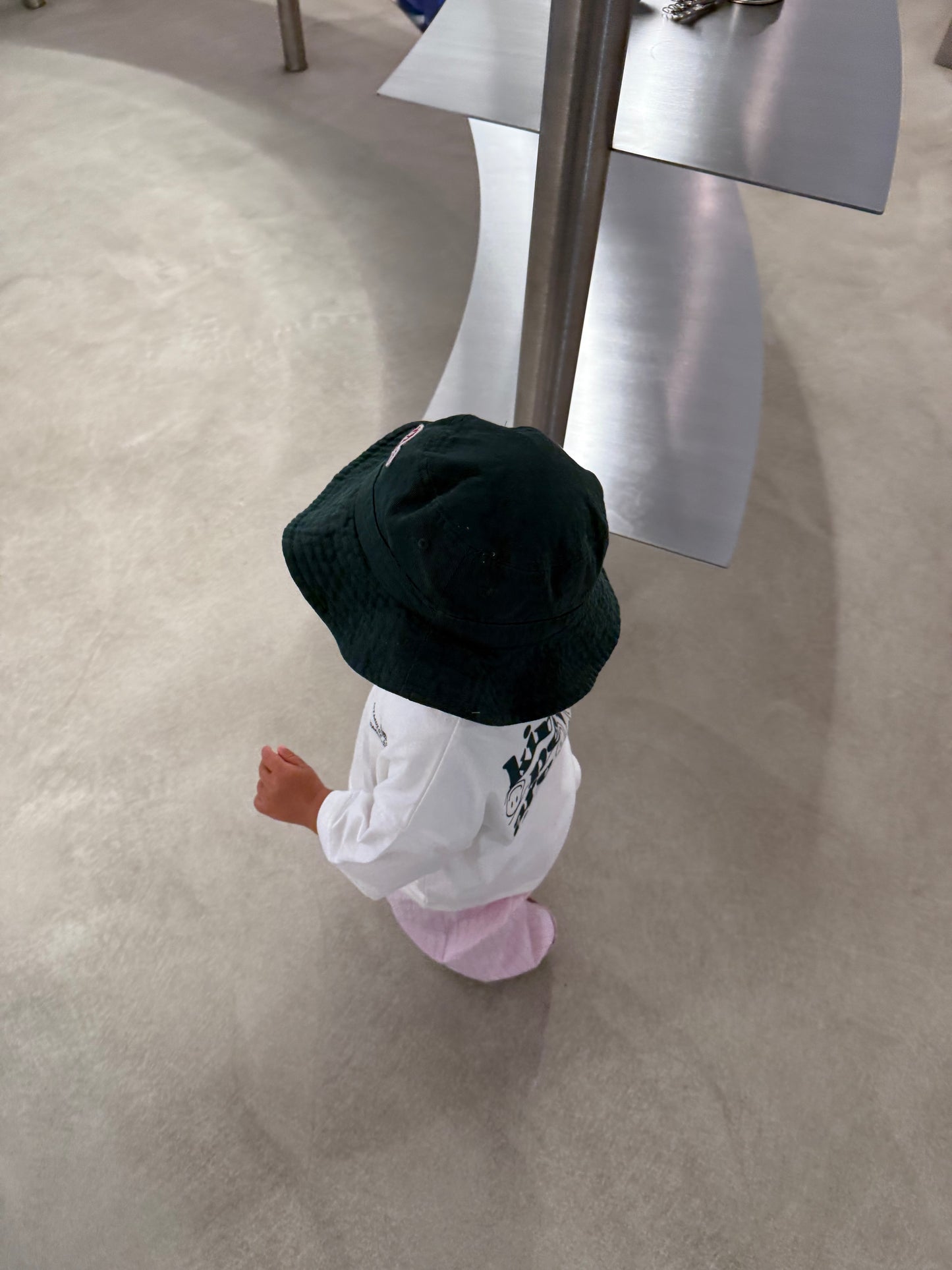 Back bucket hat